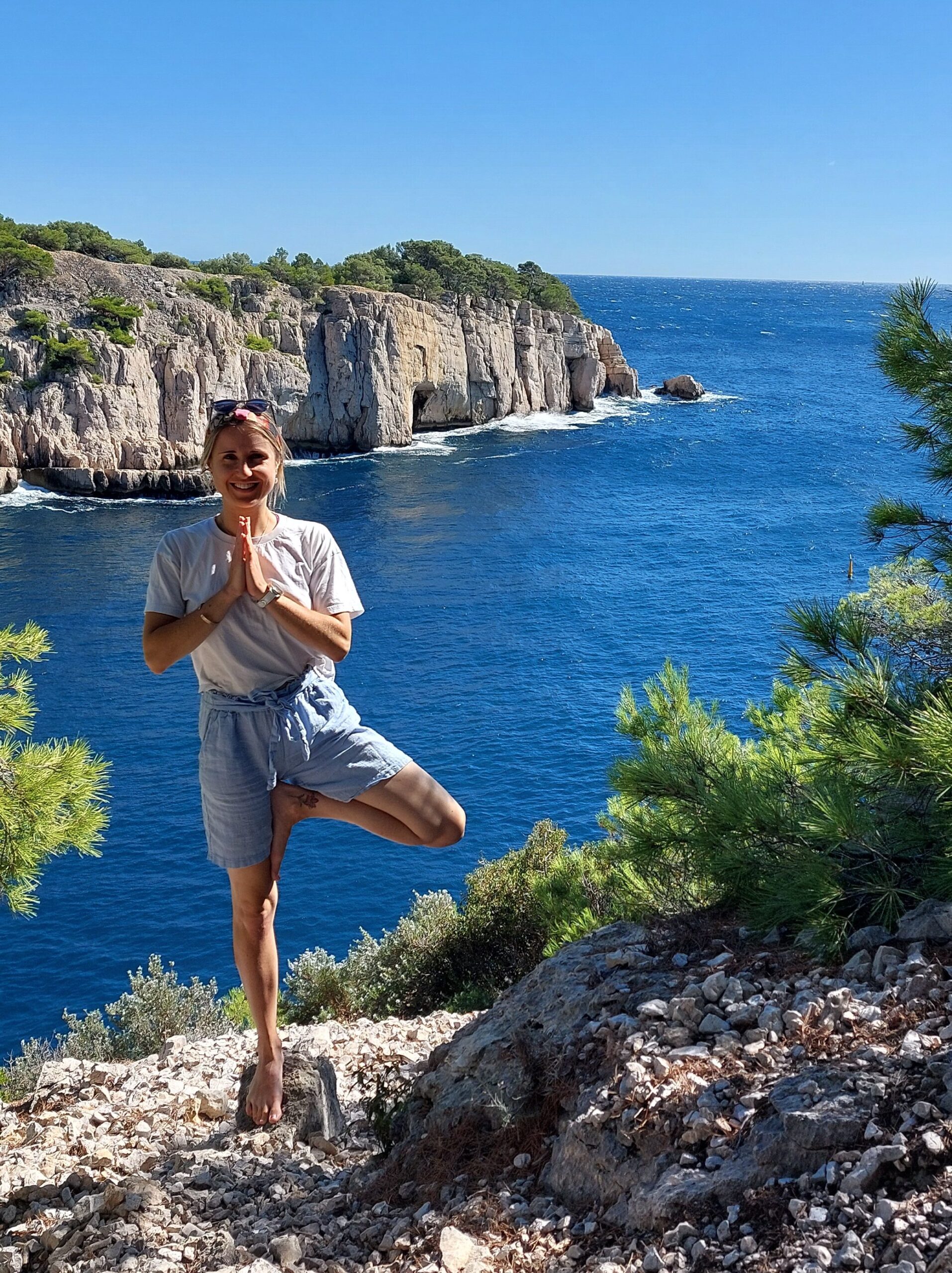 zoe tree pose in the sun by the sea